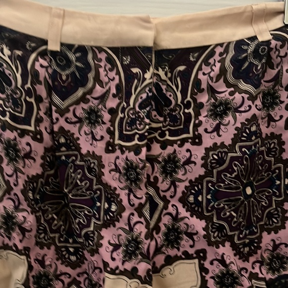 PRE-OWNED FOREVER 21 WOMEN'S PRINTED SHORTS- SMALL - Picture 3 of 6